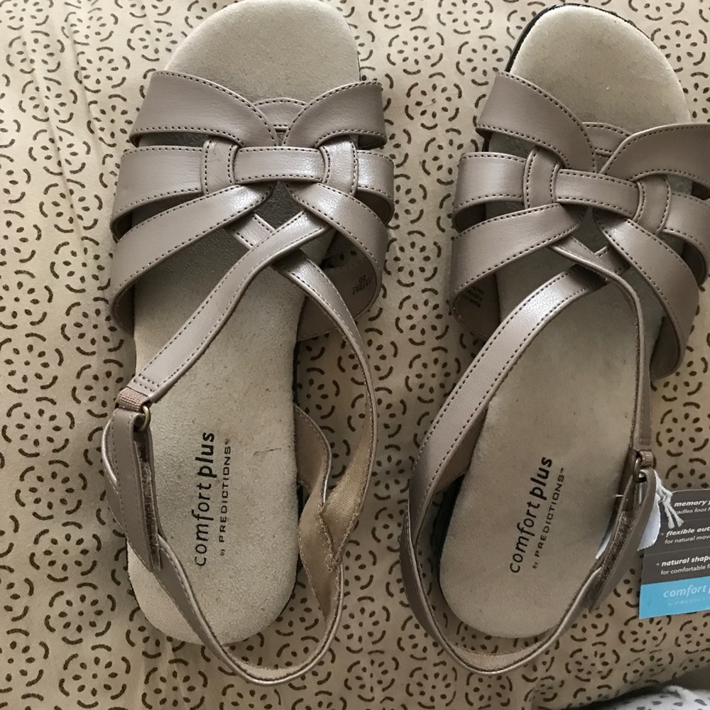 Sandals size 7